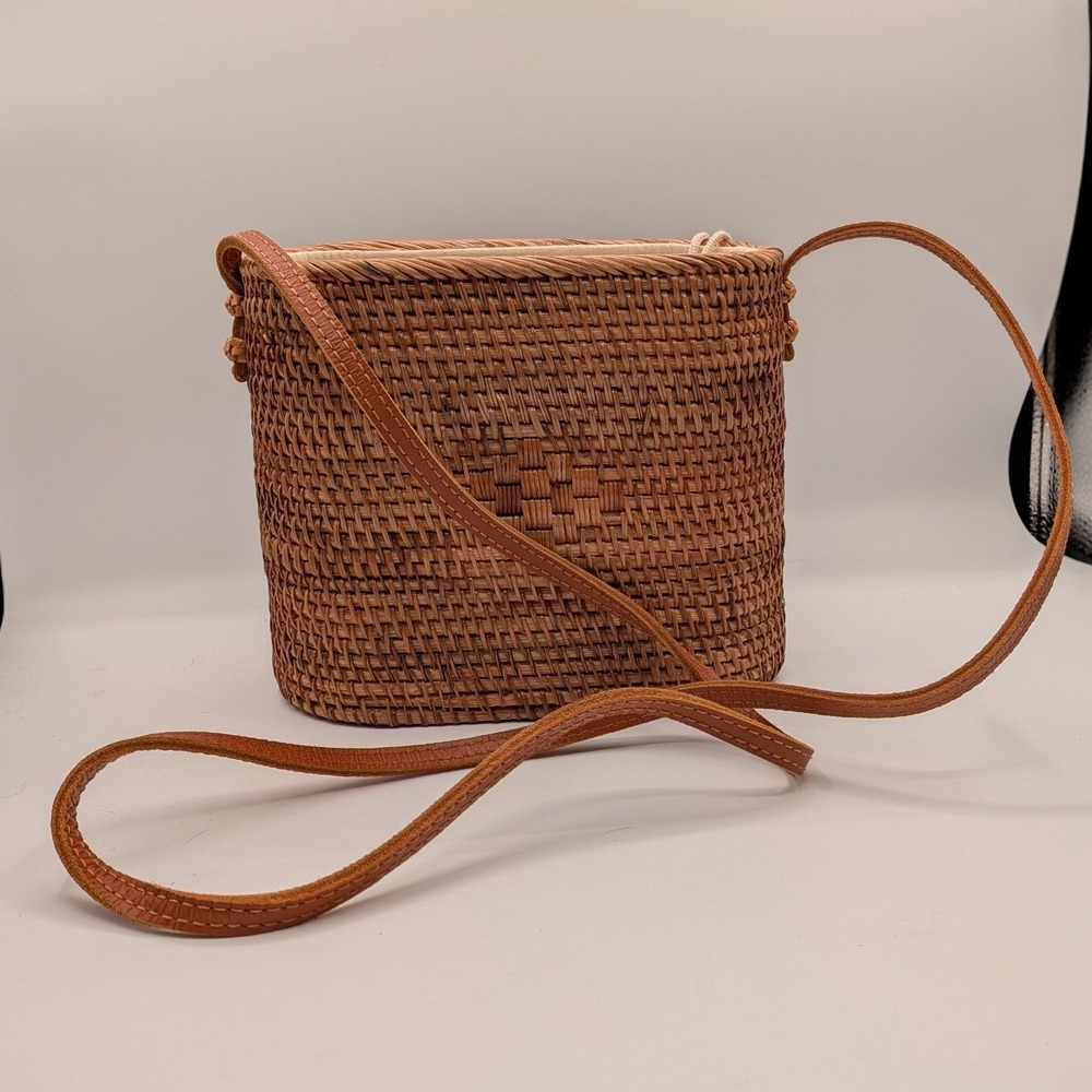 Handwoven Rattan Brown Wicker Basket Drawstring Pouch Leather Strap Crossbody